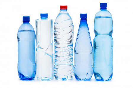 Пить воды из пластиковых бутылок вредно